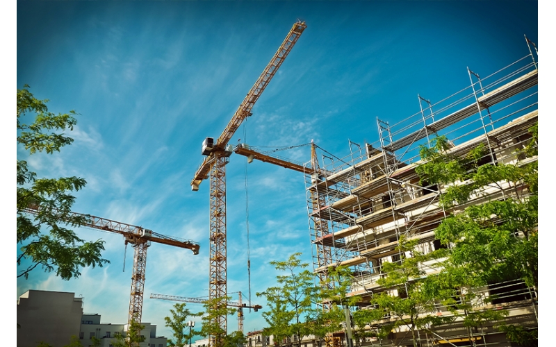 建筑施工項(xiàng)目管理項(xiàng)目是建筑施工企業(yè)最基本的業(yè)務(wù)單元，企業(yè)開(kāi)展數(shù)字化轉(zhuǎn)型要以項(xiàng)目為基石，緊緊圍繞不同項(xiàng)目類型、階段、業(yè)務(wù)全場(chǎng)景開(kāi)展，最終實(shí)現(xiàn)企業(yè)數(shù)字化轉(zhuǎn)型升級(jí)。隨著工程建設(shè)項(xiàng)目投資規(guī)模增長(zhǎng)，建筑物形式多樣、體量大、結(jié)構(gòu)復(fù)雜，同時(shí)建筑施工周期長(zhǎng)，使用的材料品種多，耗用量大。建筑施工項(xiàng)目管理主要呈現(xiàn)以下特點(diǎn)。覆蓋面廣建筑施工項(xiàng)目管理綜合性強(qiáng)、涉及面廣，需要工程、商務(wù)、技術(shù)等部門多方協(xié)同，同時(shí)還涉及建筑、
